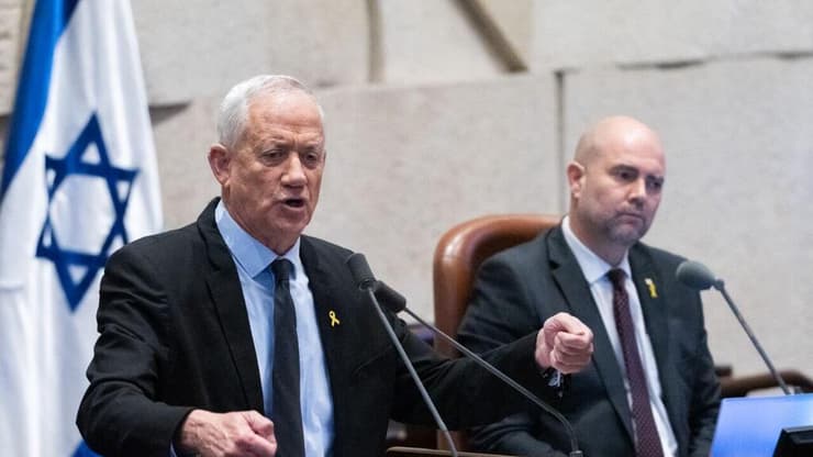 ח"כ גנץ לצד יו"ר הכנסת אוחנה (צילום: שלו שלום ) בני גנץ במליאת הכנסת