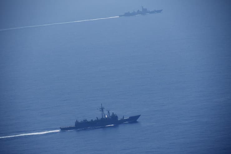 ספינת מלחמה של צבא סין סמוך לטייוואן, מאי 2024 (צילום: Handout / TAIWAN DEFENCE MINISTRY / AFP) ספינת מלחמה של צבא סין סמוך ל טייוואן במאי 2024