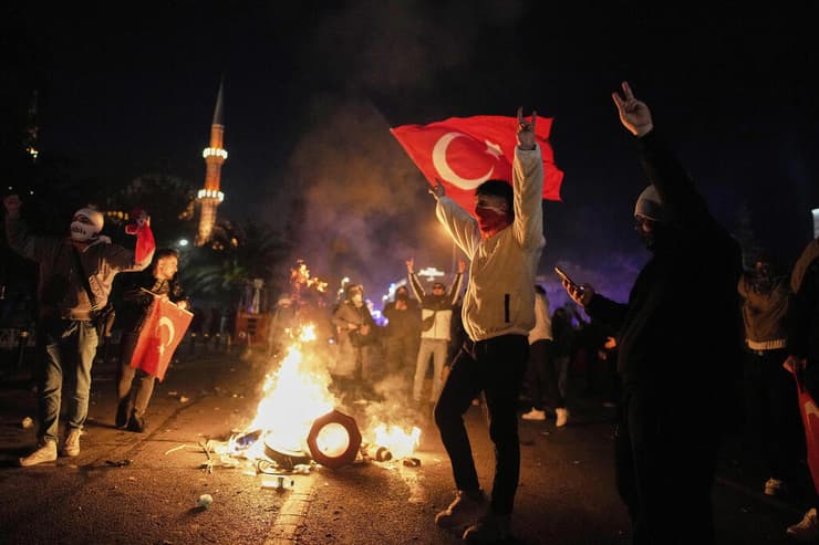 טורקיה הפגנות נגד הנשיא רג'פ טאיפ ארדואן בעקבות מעצר אכרם אימאמאולו