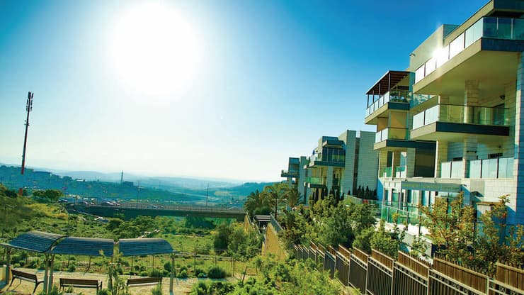 הנוף המשקיף מהחלון (צילום: מיאס) הנוף המשקיף מהחלון