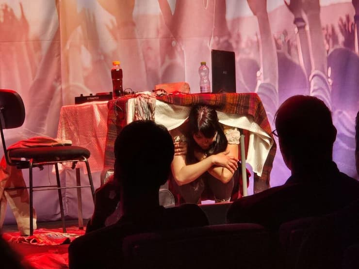 מתוך ההצגה על הנובה