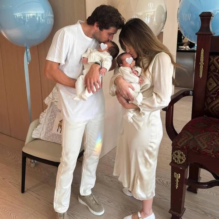 קורל סימנוביץ' תאומים