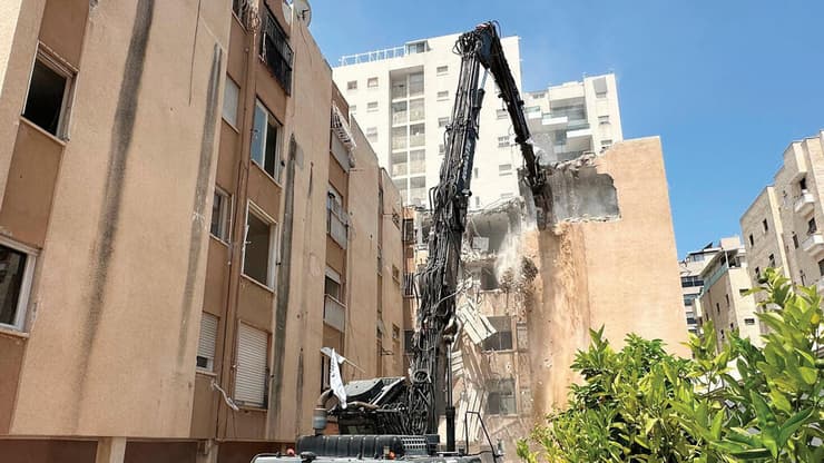 הריסה בפרויקט פינוי בינוי (צילום: אורי חודי) "הממשלה טרם יצאה במהלך משמעותי". הריסה בפרויקט התחדשות עירונית של קבוצת אלמוג