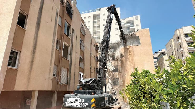 הריסה בפרויקט התחדשות עירונית (צילום: אורי חודי) "הממשלה טרם יצאה במהלך משמעותי". הריסה בפרויקט התחדשות עירונית של קבוצת אלמוג