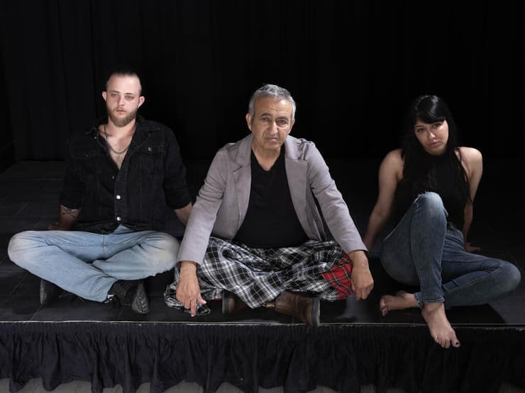 ארז משולם (במרכז), יחד עם שחר משולם (מימין) וסער גרוס (משמאל)