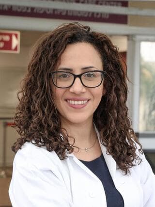ד"ר היבא זערורה, מנהלת מרפאות עור ילדים בקריה הרפואית רמב"ם