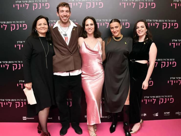 נור פיבק בפרמיירה של "פינק ליידי"