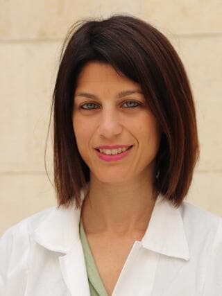 ד"ר שירן רייס, רופאה בכירה ביחידת עור ילדים בבית החולים שניידר, 