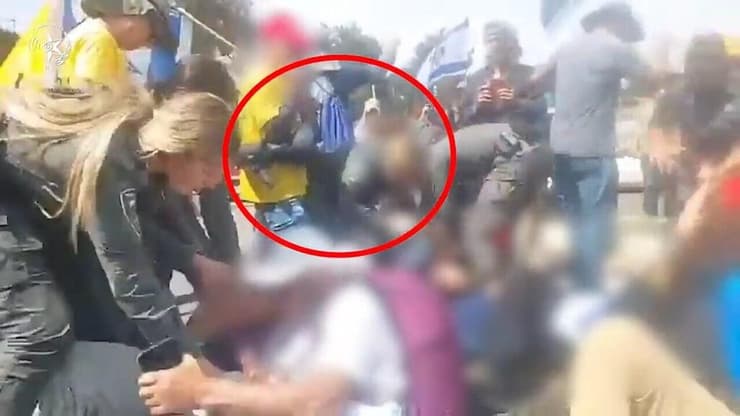 התיעוד של יפה בהפגנה בירושלים (צילום: דוברות המשטרה) מפגין מבצע מעשה מגונה כלפי לוחמת מג"ב במהלך מחאה בירושלים