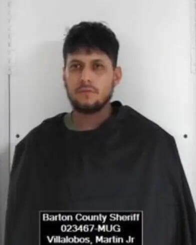 קנזס פורץ מפלצת מתחת למיטה