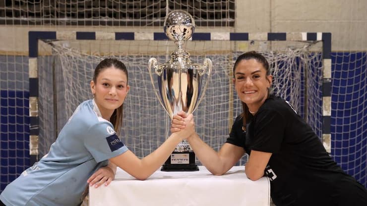 מימין: דניאלה דרגוייביץ' ושיר גבזה