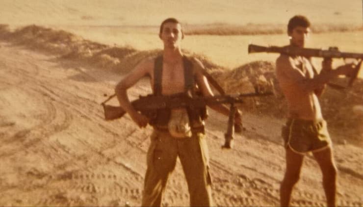 ארז משולם כחייל בגולני