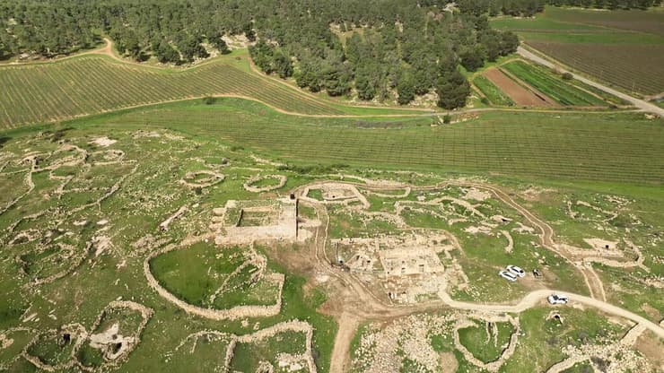 חורבת ענים ביער יתיר, מבט מהאוויר