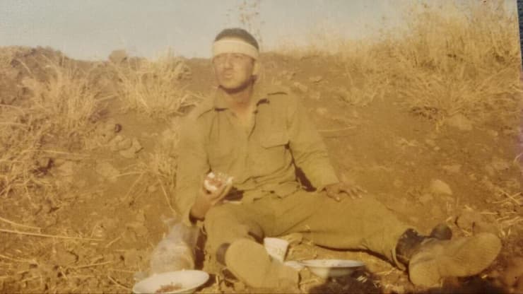 ארז משולם כחייל בגולני