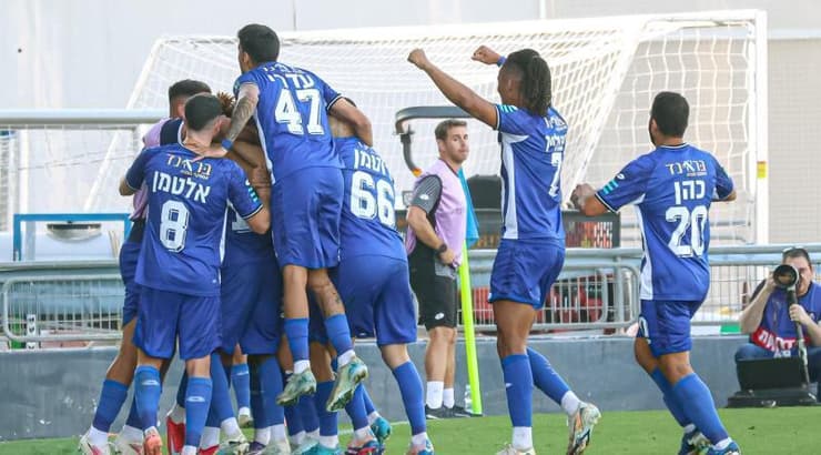 הפועל פתח תקווה חוגגת