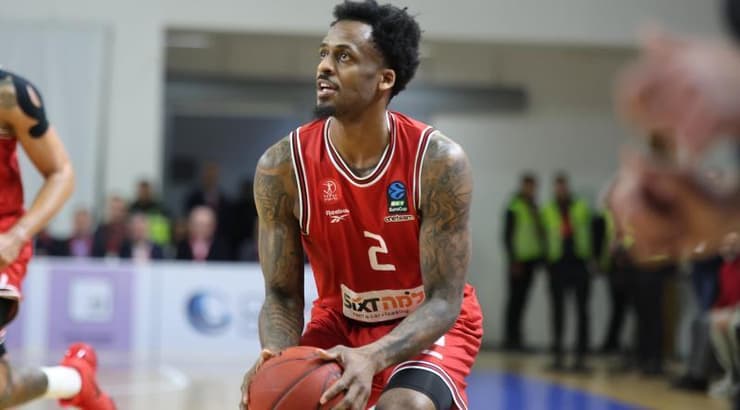 אנטוניו בלייקני זורק