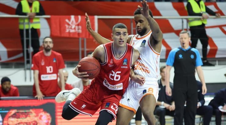 ים מדר עובר את ג'אן מונטרו