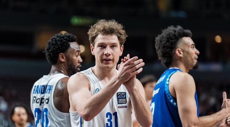 רוקאס יוקובאיטיס חוגג ( Mikus Klavins) רוקאס יוקובאיטיס חוגג