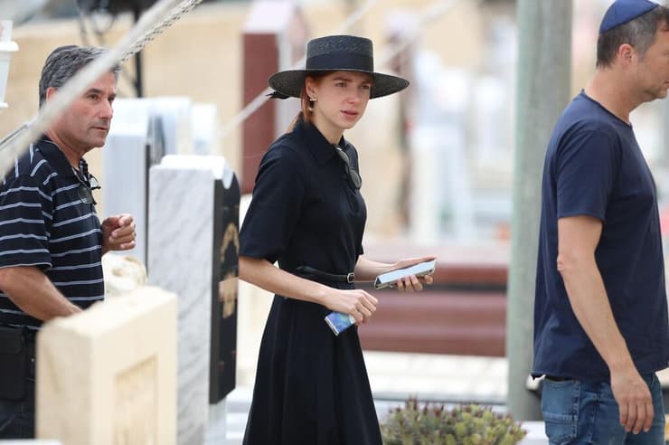 השחקנית מאיה ורטהיימר, נכדתו של סטף ורטהיימר (צילום: עמרי שטיין) הלוויה סטף ורטהיימר