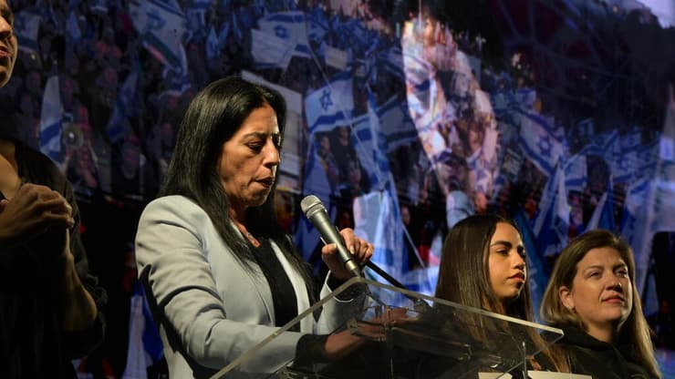 עינב צנגאוקר בעצרת מחאה בהבימה מטעם מטה המאבק 'חופשי בארצנו'