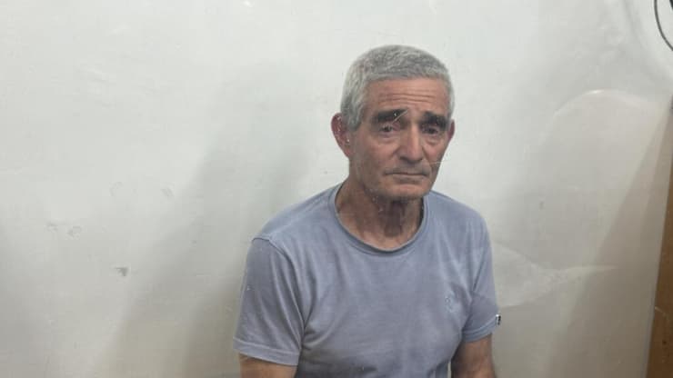 החשוד אייל יפה, בדיון הארכת מעצרו ביום שבת (צילום: גיל יוחנן ) אייל יפה, המפגין שחשוד בהטרדת לוחמת מג"ב, בבית משפט השלום בירושלים