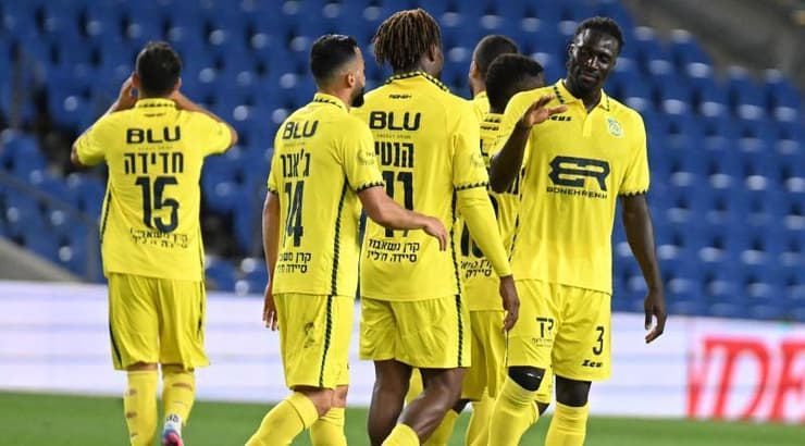 שחקני בני ריינה מאושרים