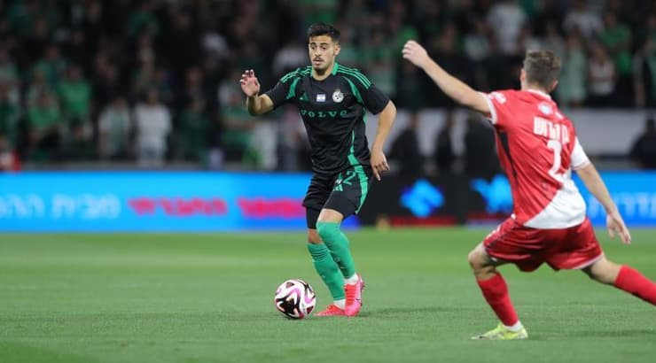 רועי אלימלך מתקדם עם הכדור