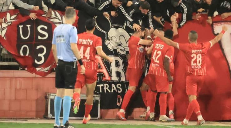 שחקני בני סכנין חוגגים (חג'אג' רחאל) שחקני בני סכנין חוגגים