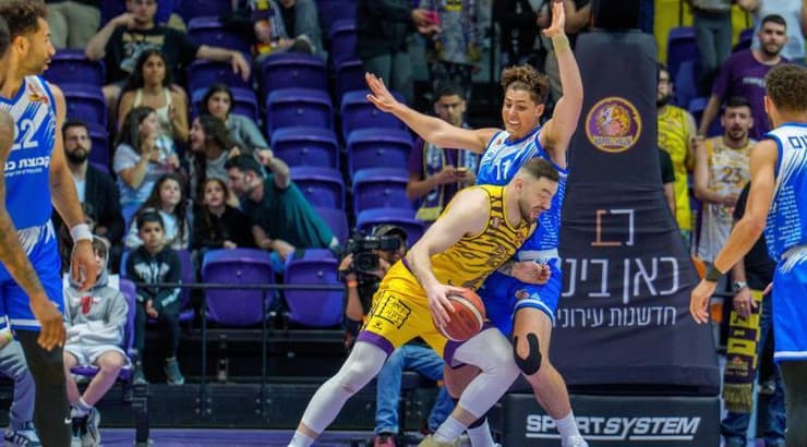 נתנאל ארצי מול אדם אריאל (רועי כפיר) נתנאל ארצי מול אדם אריאל