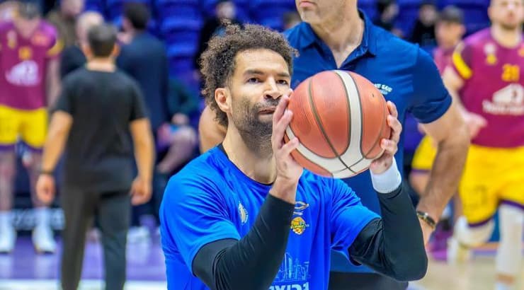 דרו קרופורד מתחמם (רועי כפיר) דרו קרופורד מתחמם