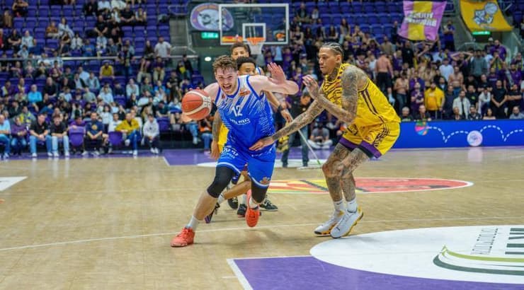 יהל מלמד עם הכדור (רועי כפיר) יהל מלמד עם הכדור