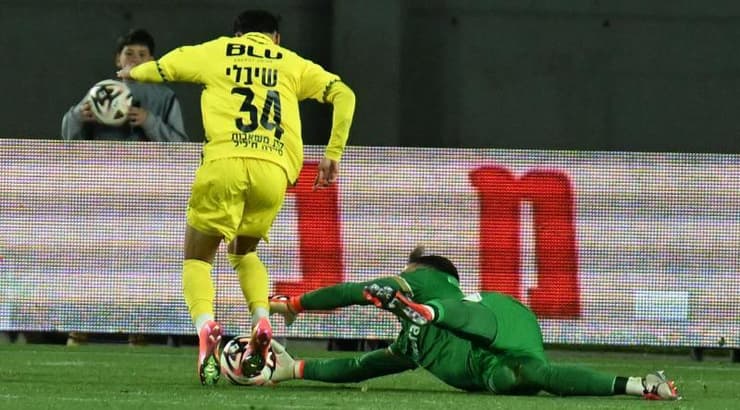 חמזה שיבלי מנסה לעבור את מתן זלמנוביץ'