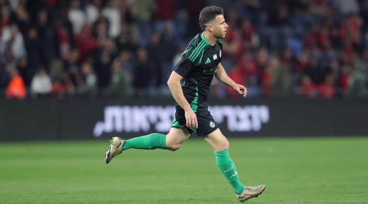 גיא מלמד רץ לחגוג את השער שלו