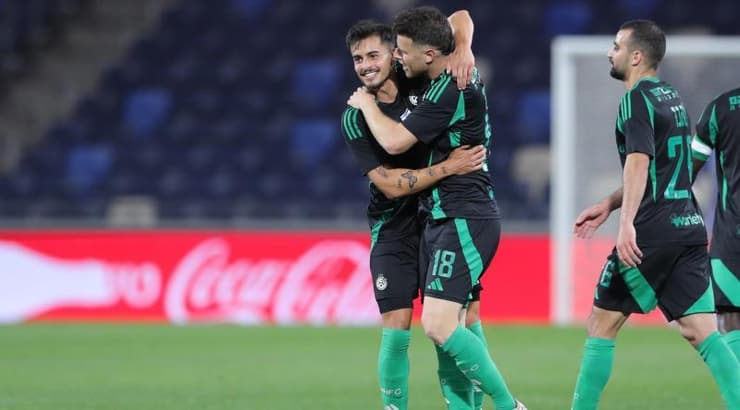 גיא מלמד מתחבק עם רועי אלימלך