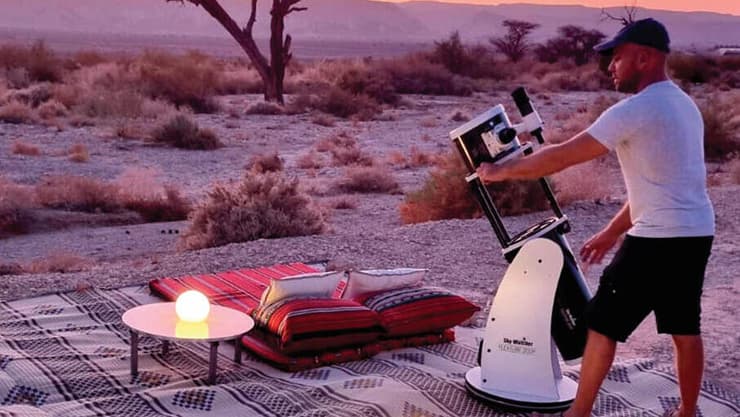 טיולים ותצפית כוכבים עם מורה הדרך ארז אקשוטי (צילום: ינון בארי) טיולים ותצפית כוכבים עם מורה הדרך ארז אקשוטי