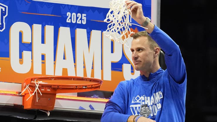 מאמן דיוק ג'ון שאייר