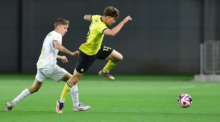 עדי יונה במאבק עם דן לי ים