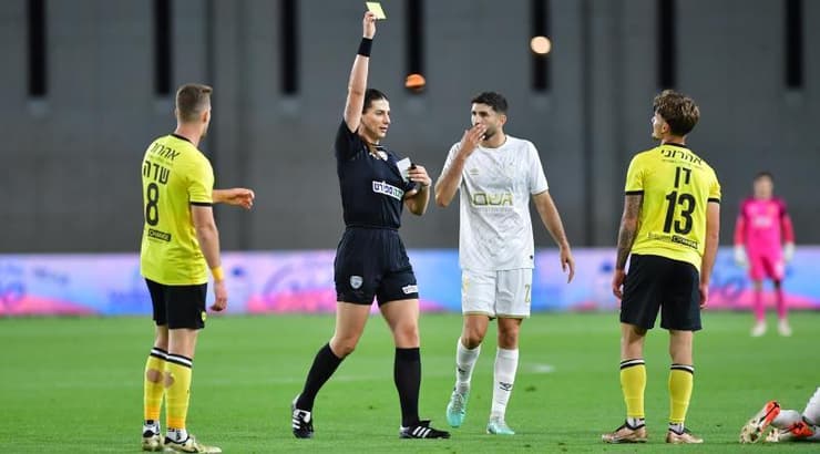 ספיר ברמן מוציאה צהוב ללי ים דן