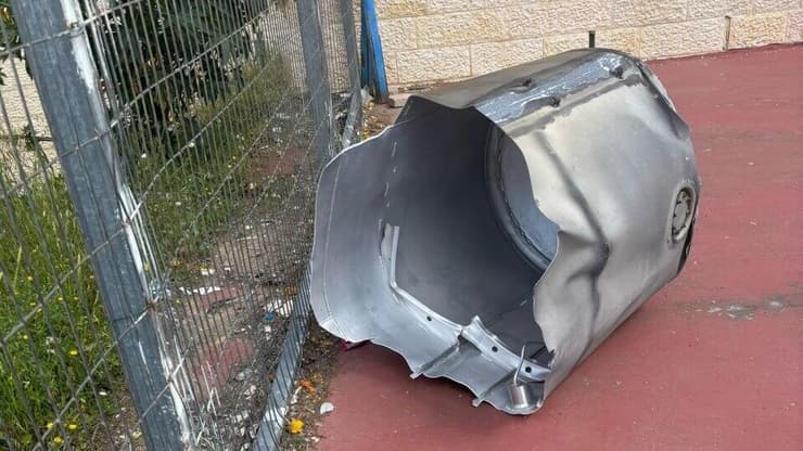 הרסיס בבית הספר בצור הדסה (צילום: מתוך הרשתות לפי סעיף 27 א') רסיס בבית ספר בצור הדסה