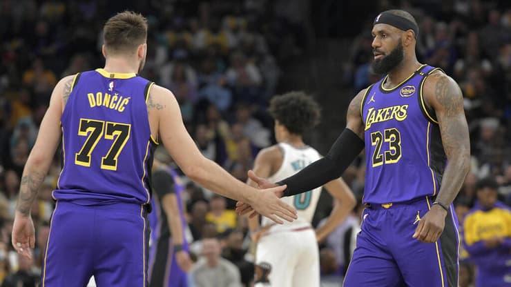 בדרך לעסקת ענק. לוקה דונצ'יץ' ולברון ג'יימס (צילום: AP Photo/Brandon Dill) דונצ'יץ' ולברון