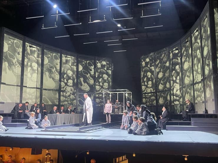 מתוך החזרות