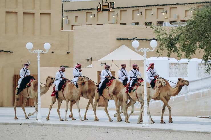 שוטרים על גמלים בדוחא בירת קטאר