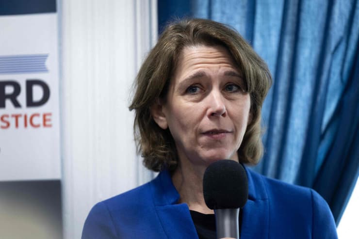 סוזן קרופורד שופטת ליברלית שמתמודדת על מושב בבית המשפט העליון המקומי של וויסקונסין ארה"ב