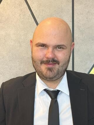 עו"ד נתן לבוב