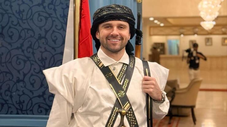 כוכב רשת אנטישמי ג'קסון הינקל ביקור ב תימן חות'ים