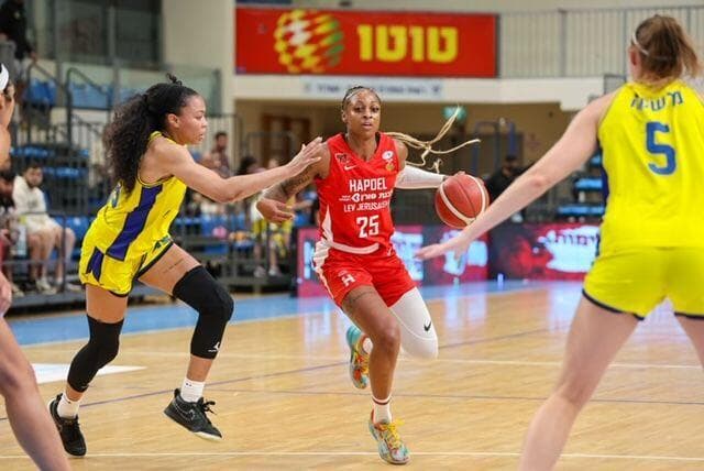 מיצ'ל בדרך לסל