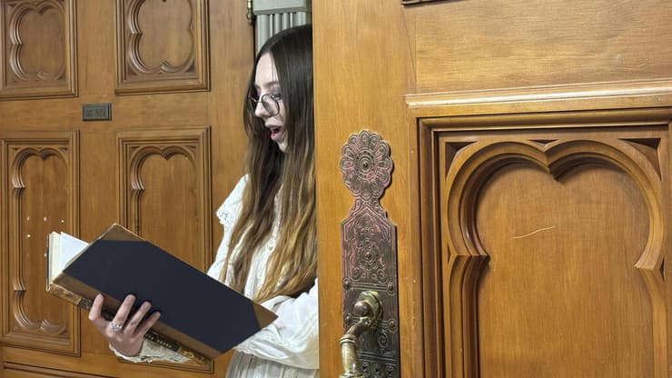 מומלץ, אם אתם כבר בניו זילנד (צילום: AP Photo/Charlotte Graham-McLay) סיור קריפי בפרלמנט הניו זילנדי