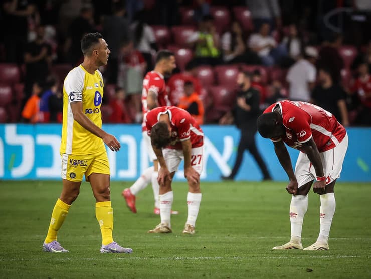 שחקני באר-שבע על הקרשים, זהבי נושם אוויר פסגות (צילום: עוז מועלם) שחקני באר שבע