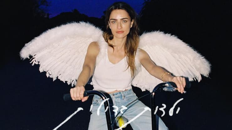 עטיפת האלבום 'ילדות גדולות'