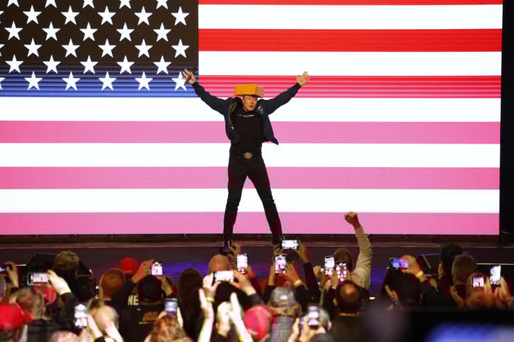 אילון מאסק עצרת ב גרין ביי וויסקונסין ארה"ב לקראת בחירות לתפקיד שופט בבית המשפט העליון במדינה